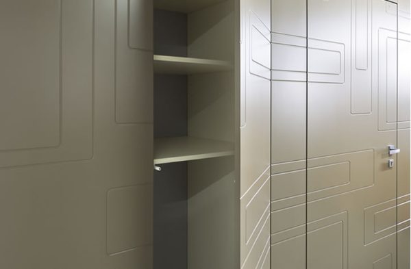 Dyer te Blinduara, BOISERIE MODERNE - Figura 4