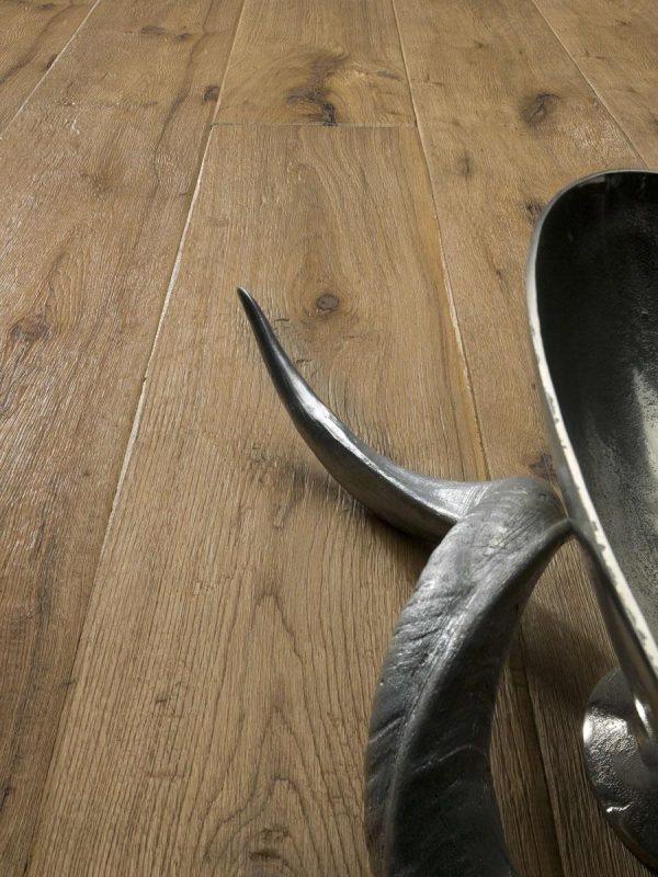 Oak Effetto Miele: hand planed, brushed, honey stained, warnished and waxed.