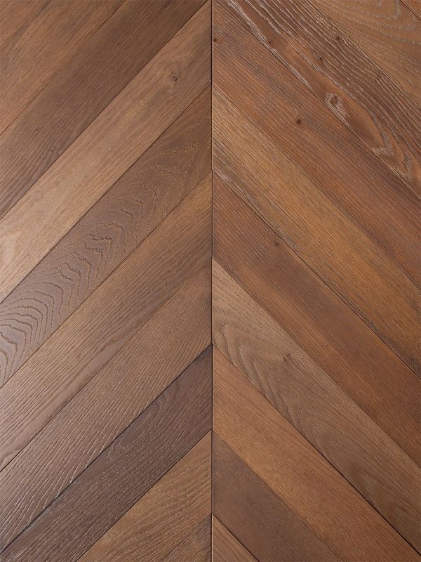 Oak Corten: brushed, water based varnished transparent.