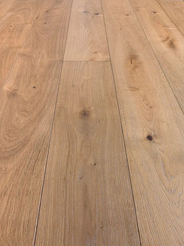 Thermotreated Oak 140°: brushed, varnished and pickled