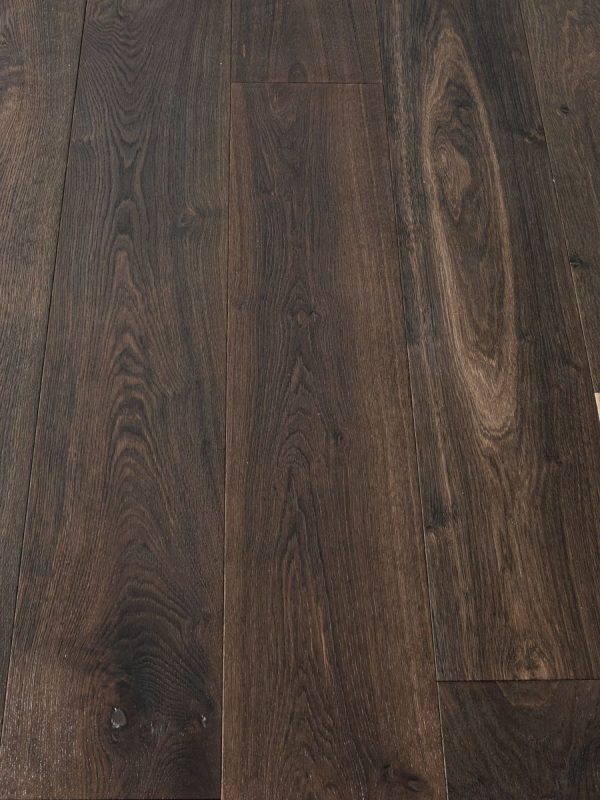 Oak Smoked: varnished and brushed