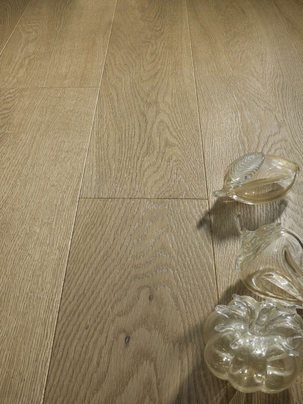 Oak 34LVCS: brushed, neutral varnished.