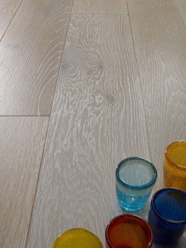 Oak Cayman: brushed, soft whitened, varnished.
