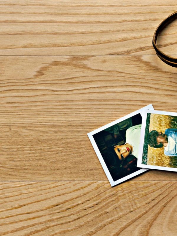 European Chestnut: smoothed or brushed, unfinished or oiled or varnished transparent.
