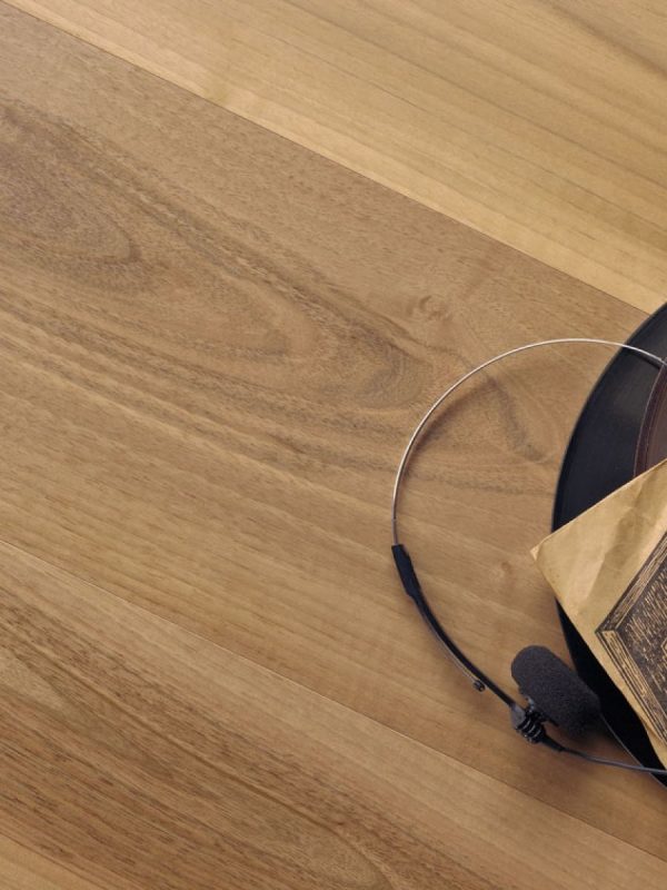 European Walnut: smoothed or brushed, unfinished or oiled or varnished transparent.