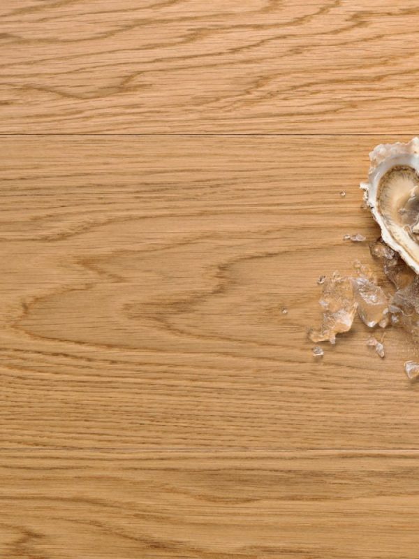 European Oak: smoothed or brushed, unfinished or oiled or varnished transparent.